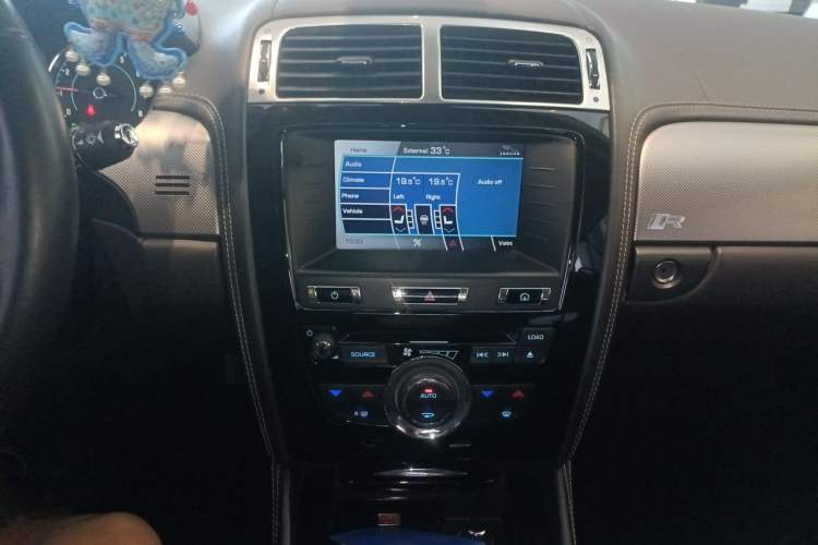Used Jaguar XK 2012 XKR 5.0L Supercharged Coupe Audio And AC Panel