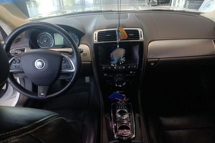 Used Jaguar XK 2012 XKR 5.0L Supercharged Coupe Center Console