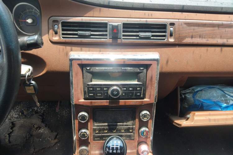 Used JDMC T100 2017 2.2L Three-Side Open-Front Rich Edition Double-Row V22 Audio And AC Panel
