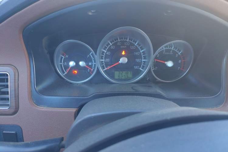 Used JDMC T100 2018 2.2L T100S Wealth Creation Edition JML1032A3NS Single-Row V22 Odometer Close Up