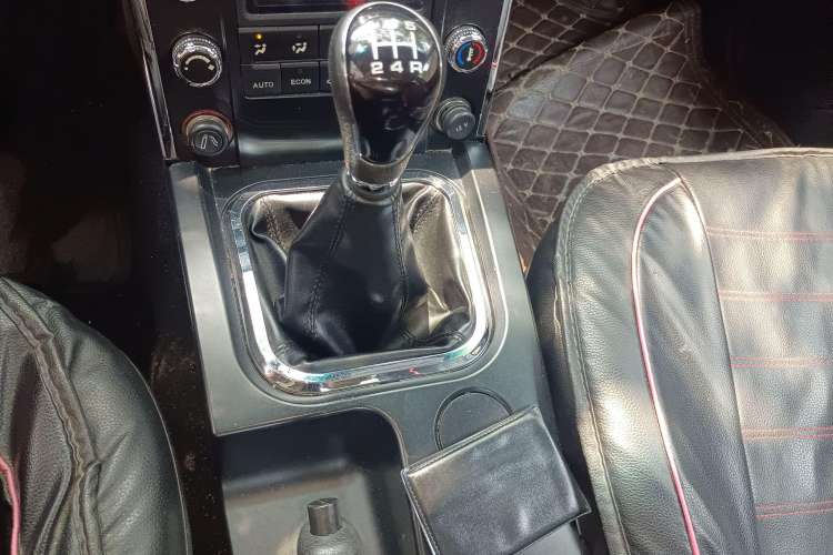 Used JDMC T5 2019 2.2L PLUS Comfort Edition Standard Wheelbase V22 Interior 6
