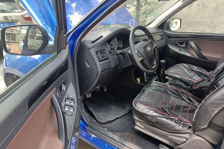 Used JDMC T5 2019 2.2L PLUS Comfort Edition Standard Wheelbase V22 Interior 8