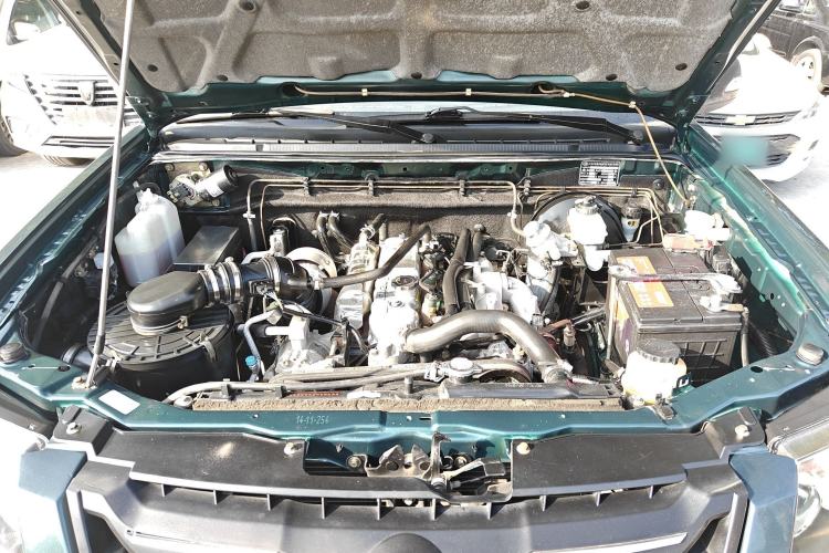 Used JDMC T5 2014 2.8T Two-Wheel-Drive Elite Version Standard Wheelbase JE493ZLQ4CB Engine Bay