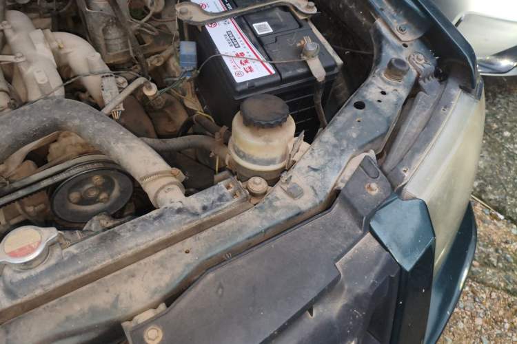 Used JDMC T5 2014 2.8T Two-Wheel Drive Upgraded Version with Extended Wheelbase JE493ZLQ4E Engine Bay Left