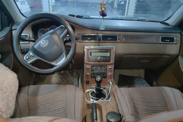Used JDMC T5 2016 2.8T Two-Wheel Drive Comfort Version with Standard Wheelbase JE493ZLQ4E Center Console