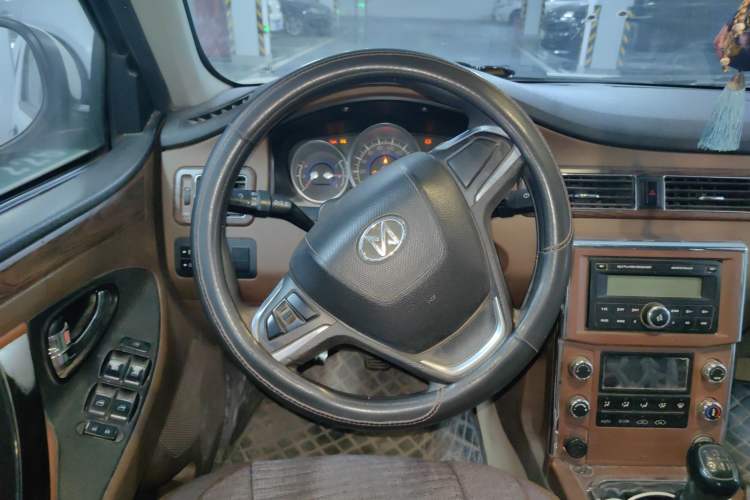 Used JDMC T5 2016 2.8T Two-Wheel Drive Comfort Version with Standard Wheelbase JE493ZLQ4E Steering Wheel