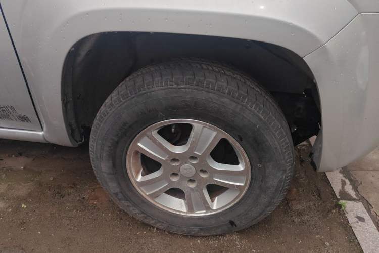 Used JDMC T7 2016 2.8T Two-Wheel Drive Comfort Edition Extended Wheelbase JE493ZLQ4CB Right Front Wheel Hub