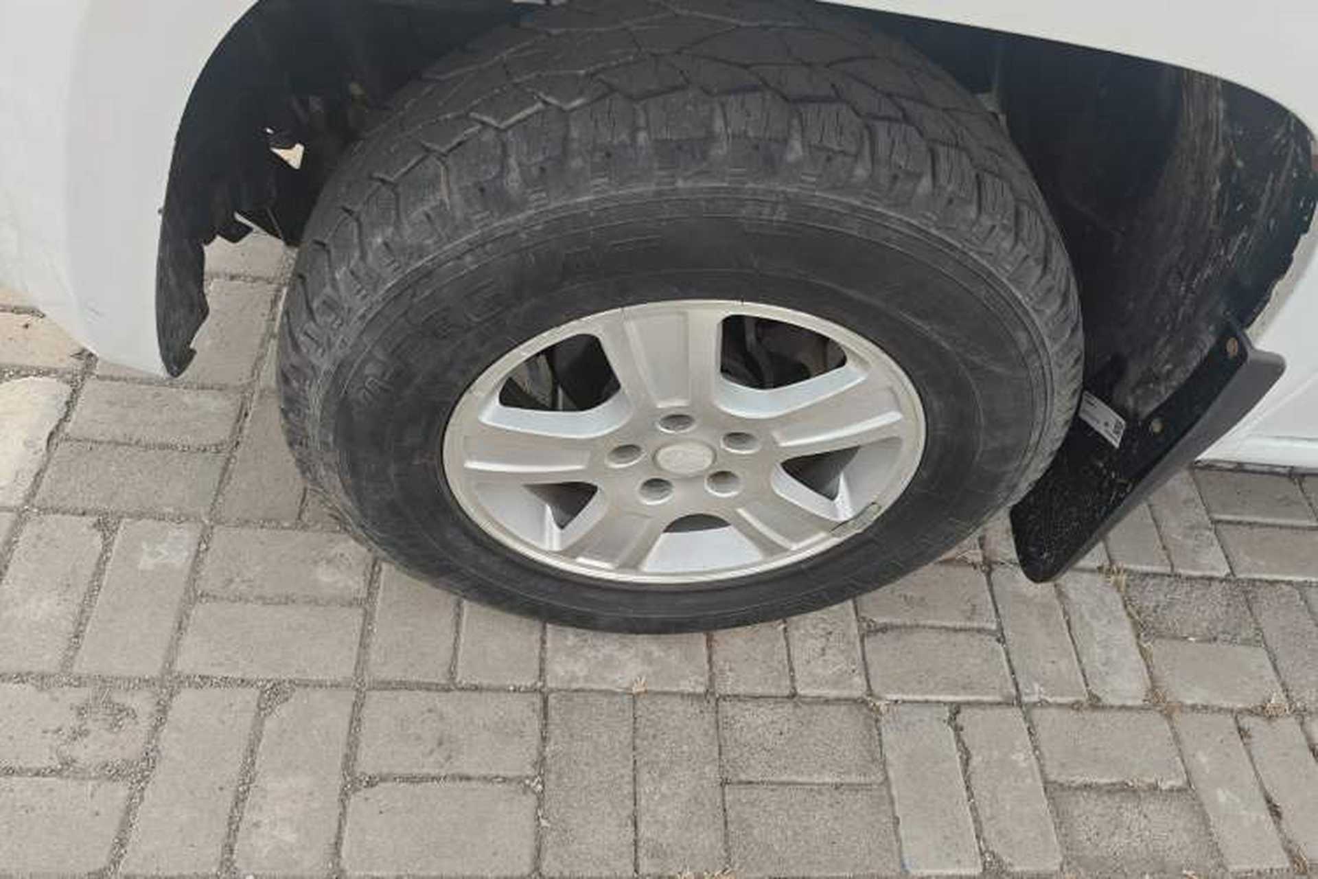 Used JDMC T7 2016 2.8T Two-Wheel Drive Comfort Edition Extended Wheelbase JE493ZLQ4CB Left Front Wheel Hub