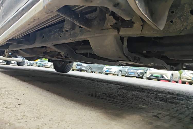 Used JDMC T7 2017 2.0T PLUS Two-Wheel Drive Luxury Edition Extended Wheelbase D20B Chassis Front Right