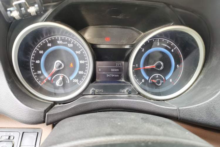 Used JDMC T7 2017 2.0T PLUS Two-Wheel Drive Luxury Edition Extended Wheelbase D20B Odometer Close Up