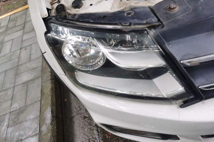 Used JDMC T7 2017 2.0T PLUS Two-Wheel Drive Luxury Edition Extended Wheelbase D20B Right Front Headlight