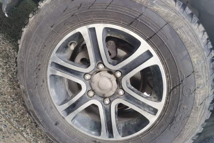 Used JDMC T7 2017 2.0T PLUS Two-Wheel Drive Luxury Edition Extended Wheelbase D20B Right Front Wheel Hub