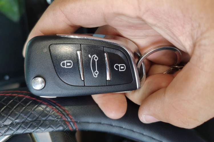 Used JDMC T7 2017 2.0T PLUS Two-Wheel Drive Luxury Edition Extended Wheelbase D20B Vehicle Key