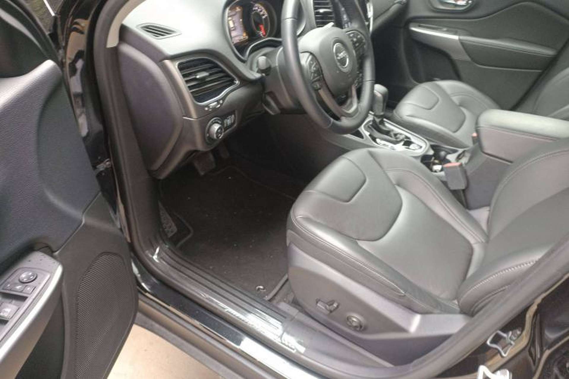 Used Jeep Cherokee 2020 2.0T Two-Wheel Drive Leading Edition Driver Seat