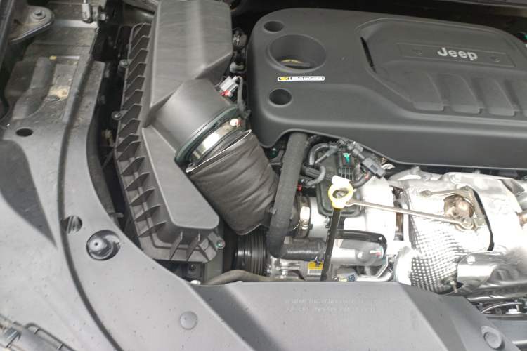 Used Jeep Cherokee 2020 2.0T Two-Wheel Drive Leading Edition Engine Bay Right