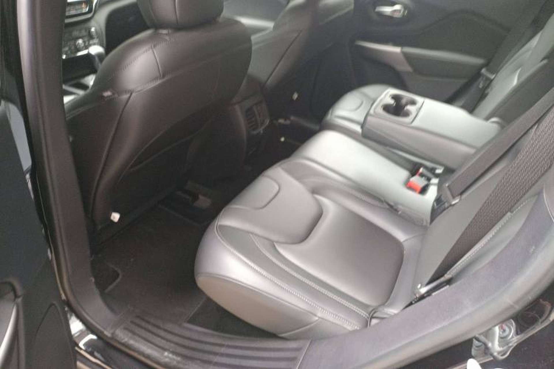 Used Jeep Cherokee 2020 2.0T Two-Wheel Drive Leading Edition Left Rear Seat
