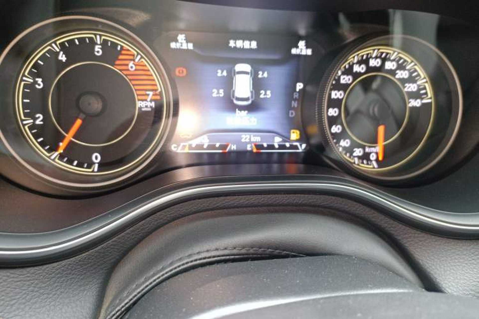 Used Jeep Cherokee 2020 2.0T Two-Wheel Drive Leading Edition Odometer Close Up