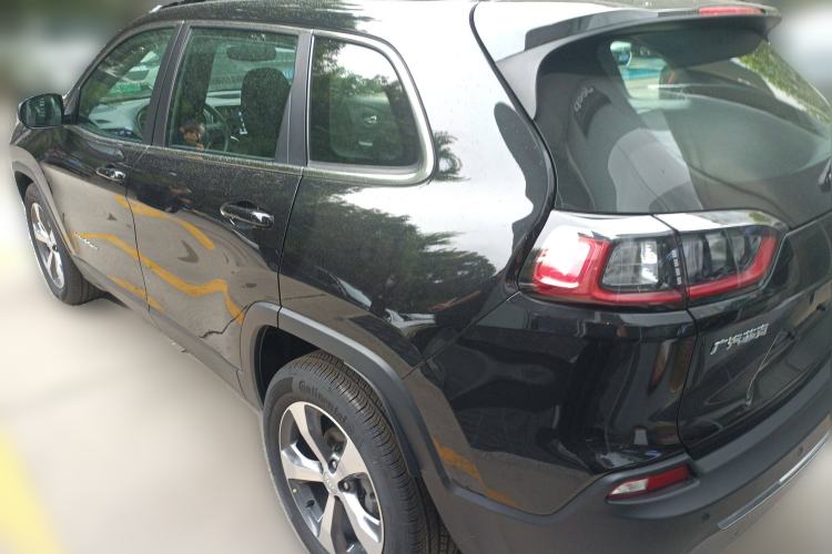 Used Jeep Cherokee 2020 2.0T Two-Wheel Drive Leading Edition Rear Left 45 Deg