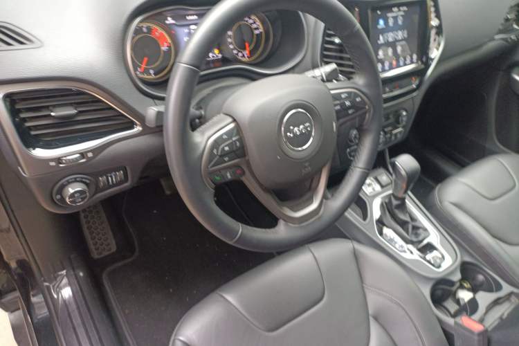 Used Jeep Cherokee 2020 2.0T Two-Wheel Drive Leading Edition Steering Wheel