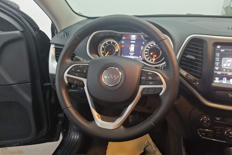 Used Jeep Cherokee 2020 2.0L Two-Wheel Drive Classic Sports Edition Steering Wheel