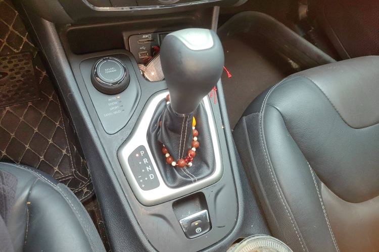 Used Jeep Cherokee 2016 2.4L Professional Smart Version Gear Lever