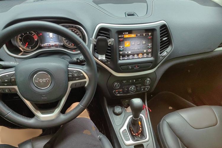 Used Jeep Cherokee 2016 2.4L Professional Smart Version Interior 2