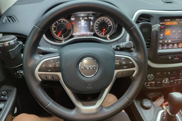 Used Jeep Cherokee 2016 2.4L Professional Smart Version Steering Wheel