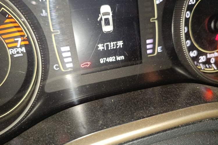 Used Jeep Cherokee 2016 2.4L Leading Edition Odometer Close Up
