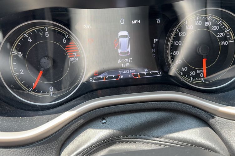 Used Jeep Cherokee 2017 2.0L Superior Edition Odometer Close Up