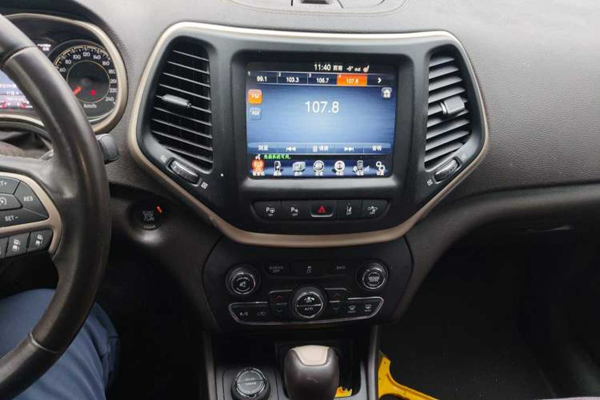 Used Jeep Cherokee 2014 2.4L Luxury Edition Audio And AC Panel