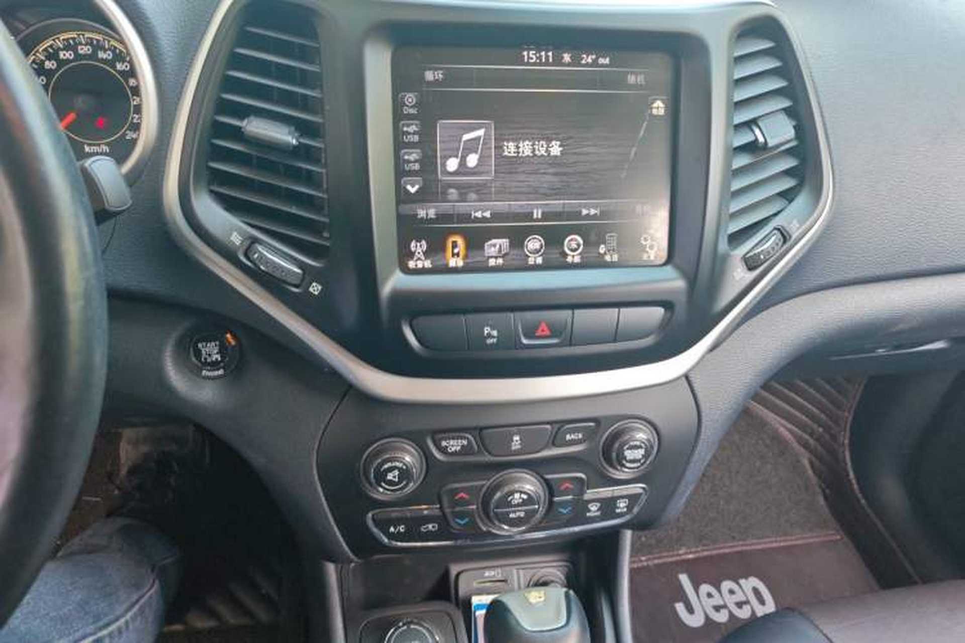 Used Jeep Cherokee 2014 2.4L Urban Edition Audio And AC Panel