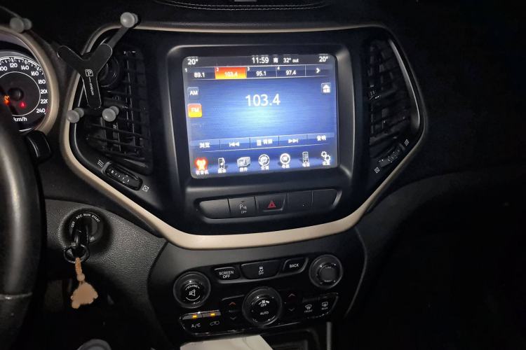 Used Jeep Cherokee 2014 2.4L Urban Edition Audio And AC Panel