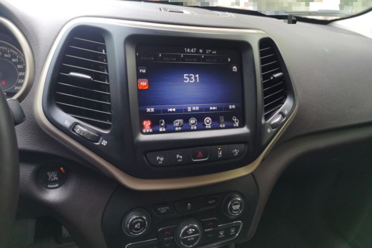 Used Jeep Cherokee 2014 2.4L Luxury Edition Audio And AC Panel