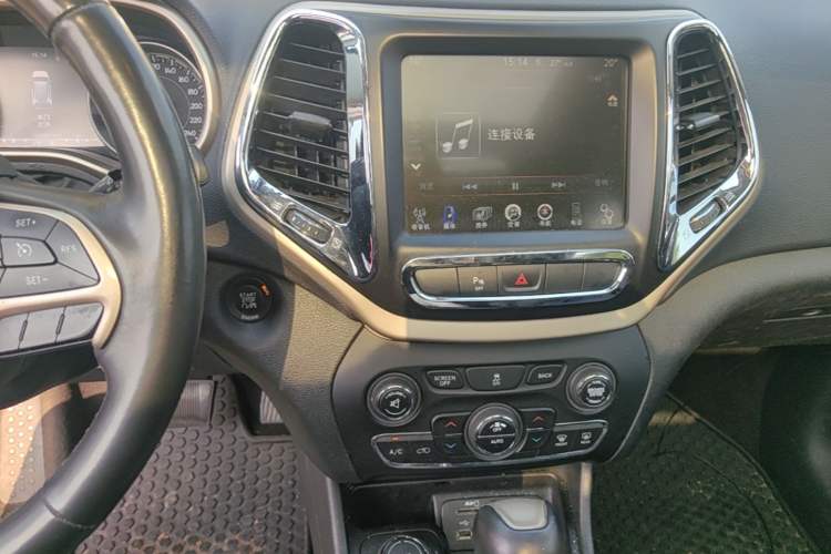 Used Jeep Cherokee 2014 2.4L Luxury Edition Audio And AC Panel