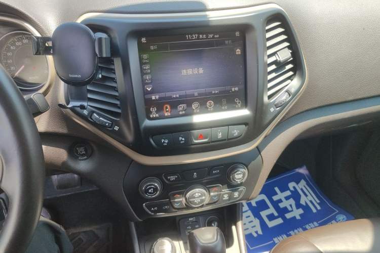 Used Jeep Cherokee 2014 2.4L Luxury Edition Audio And AC Panel
