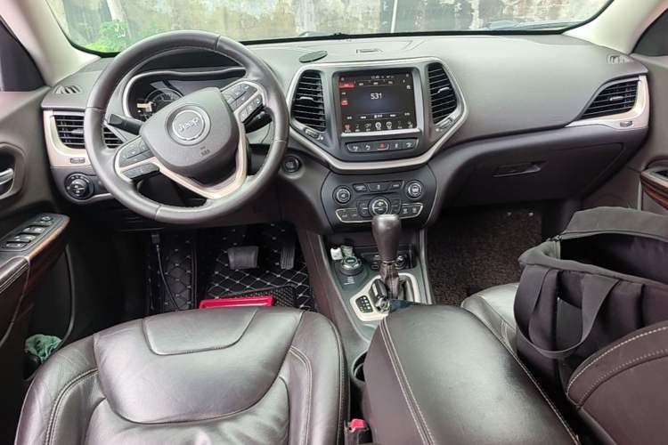 Used Jeep Cherokee 2014 2.4L Luxury Edition Center Console