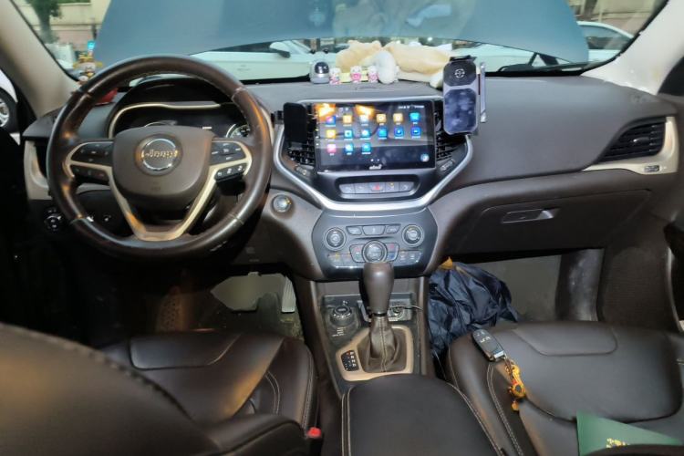 Used Jeep Cherokee 2014 2.4L Luxury Edition Center Console