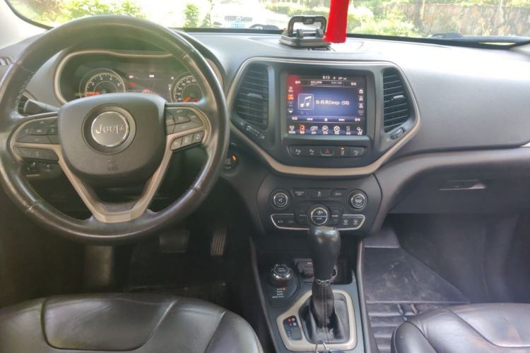 Used Jeep Cherokee 2014 2.4L Luxury Edition Center Console