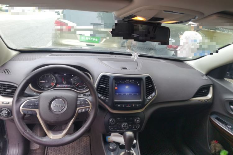 Used Jeep Cherokee 2014 2.4L Luxury Edition Center Console