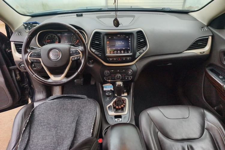 Used Jeep Cherokee 2014 2.4L Luxury Edition Center Console