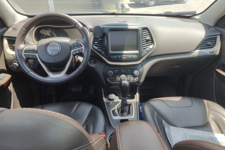 Used Jeep Cherokee 2014 2.4L Luxury Edition Center Console