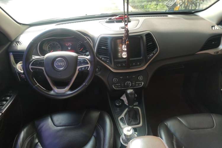 Used Jeep Cherokee 2014 2.4L Luxury Edition Center Console