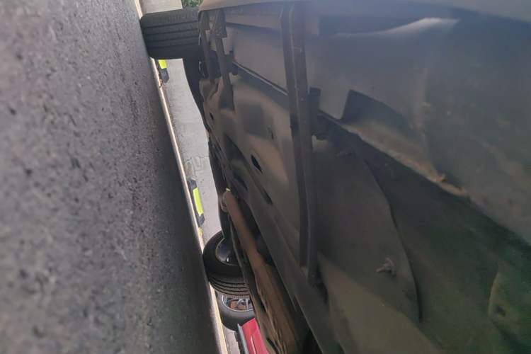 Used Jeep Cherokee 2014 2.4L Luxury Edition Chassis Front Right