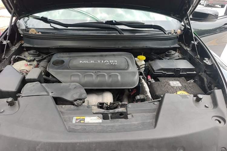 Used Jeep Cherokee 2014 2.4L Luxury Edition Engine Bay