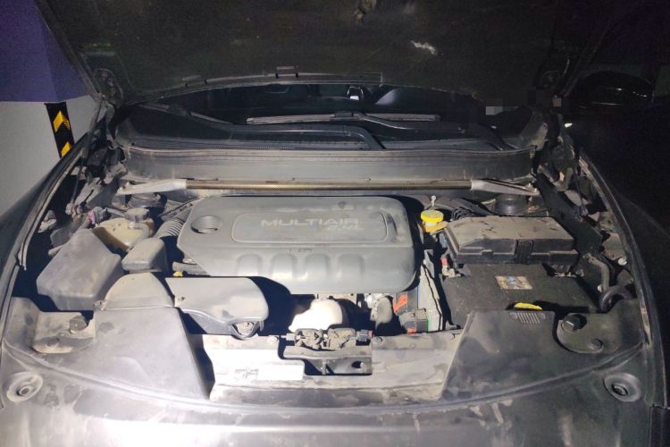 Used Jeep Cherokee 2014 2.4L Urban Edition Engine Bay
