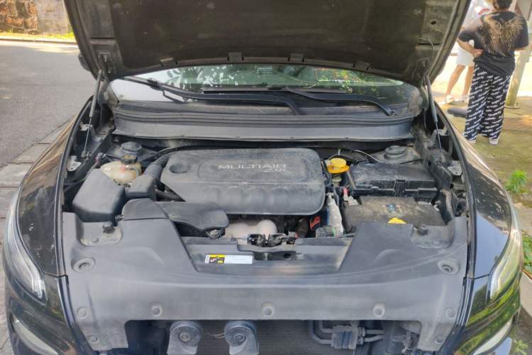 Used Jeep Cherokee 2014 2.4L Luxury Edition Engine Bay