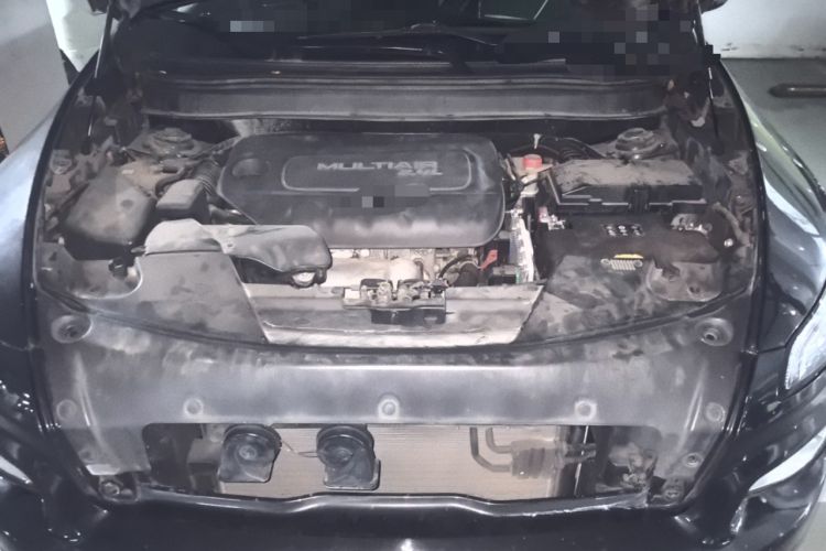 Used Jeep Cherokee 2014 2.4L Urban Edition Engine Bay