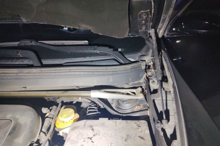 Used Jeep Cherokee 2014 2.4L Urban Edition Engine Bay Left