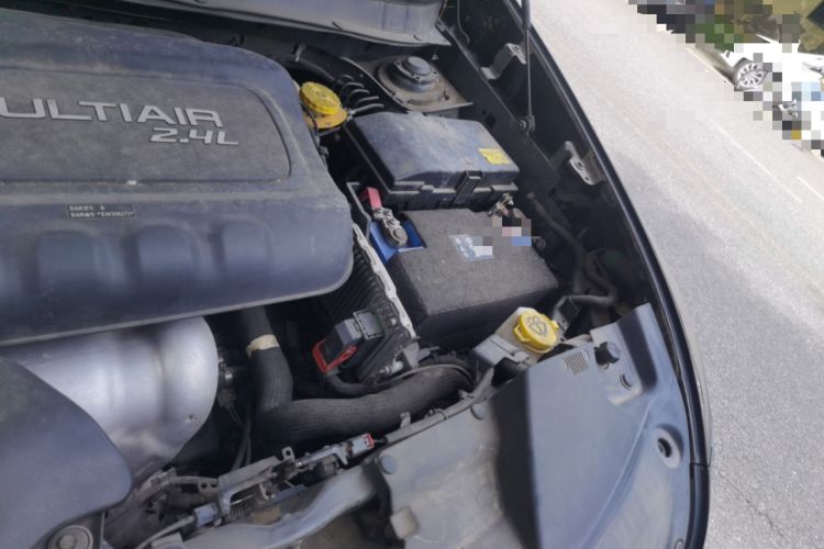 Used Jeep Cherokee 2014 2.4L Luxury Edition Engine Bay Left