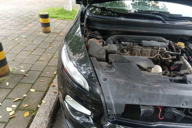 Used Jeep Cherokee 2014 2.4L Luxury Edition Engine Bay Right